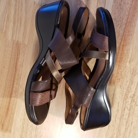 Naturalizer N5 "Tenor" comfort wedge sandal. - Picture 3 of 12